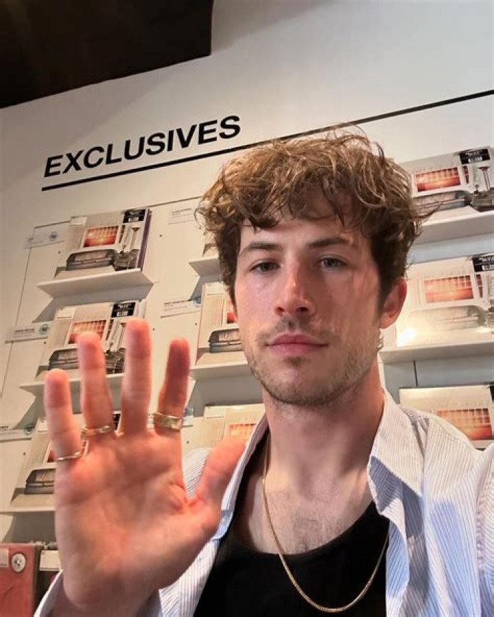 
11 Things About Dylan Minnette We Never Knew Till Now 