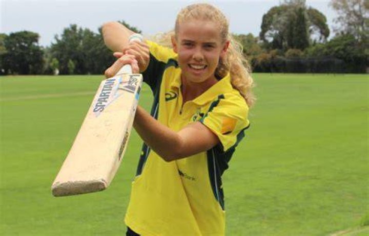 
5 Facts About Young Australian Left-Handed Batter Phoebe Litchfield 