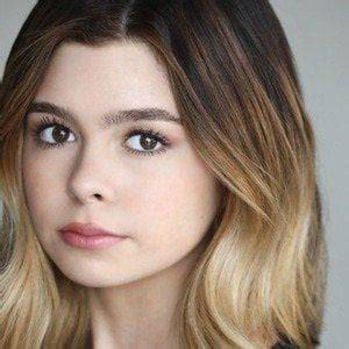 Addison Riecke - Age, Family, Bio