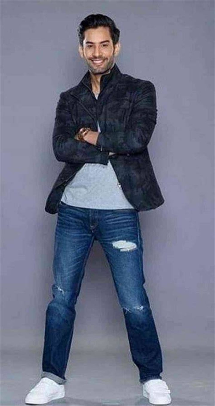 
Adnan Ahmad Height, Weight, Net Worth, Age, Birthday, Wikipedia, Who, Nationality, Biography 