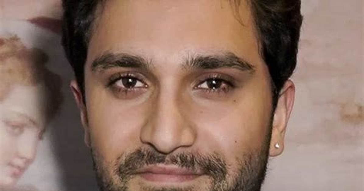 Ahad Raza Mir Networth, Bio, Early Childhood, Professional Life, Brand Endorsements, Relationship Status, Body Measurements, Social Media
