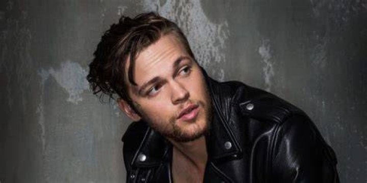 Alexander Calvert Biography – aka Jack Kline on ‘Supernatural’