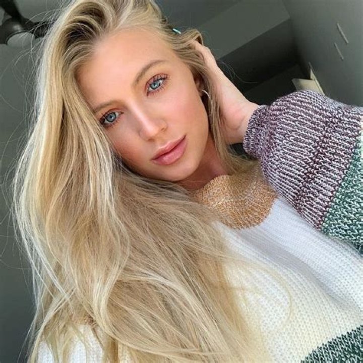 
Alexis Clark Height, Weight, Net Worth, Age, Birthday, Wikipedia, Who, Nationality, Biography 