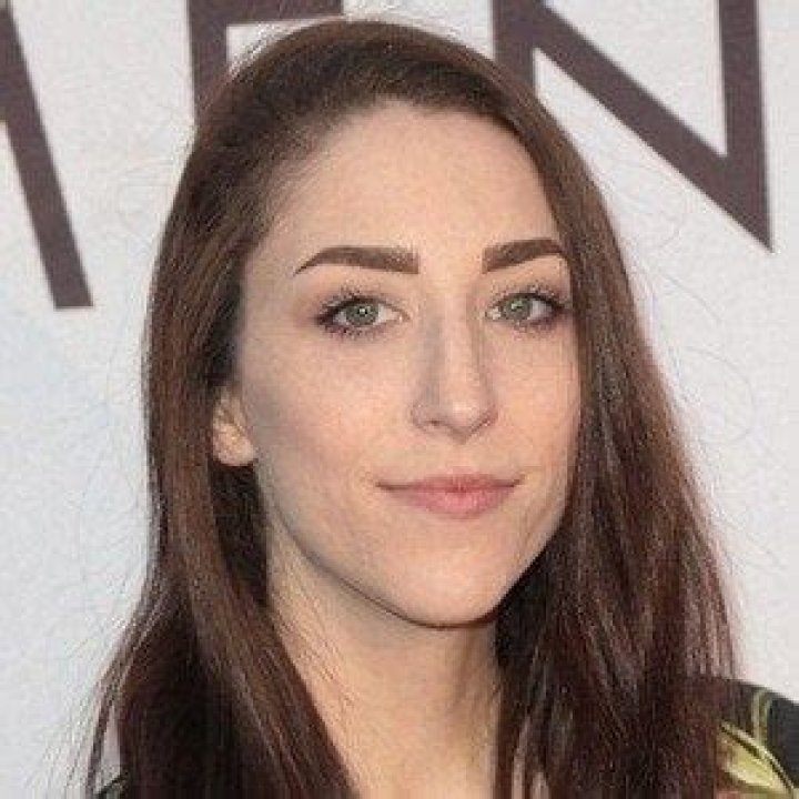 Ally Hills - Age, Family, Bio