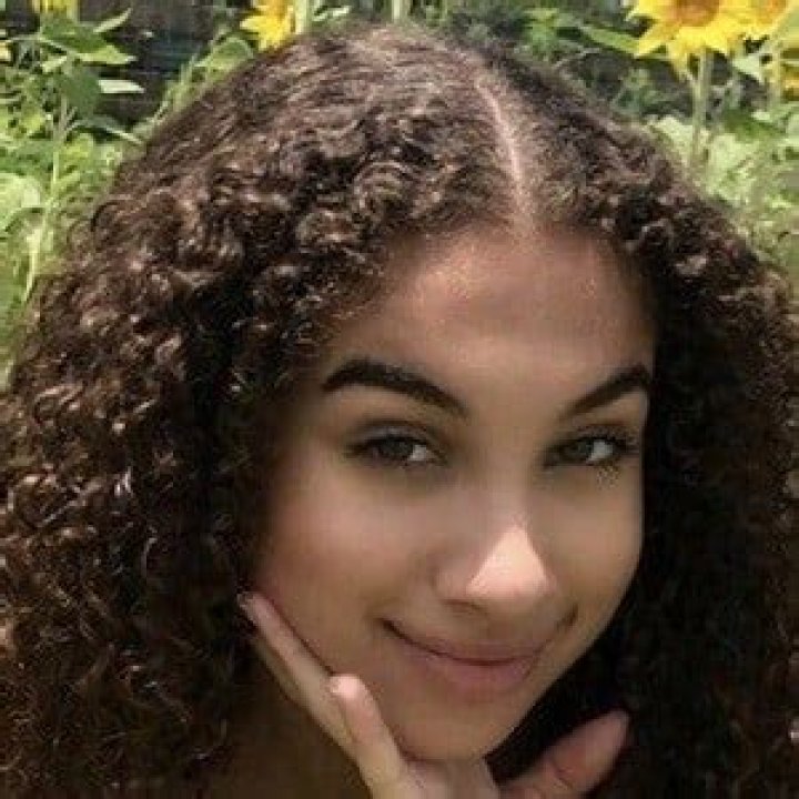 Alyssa Howard - Age, Family, Bio