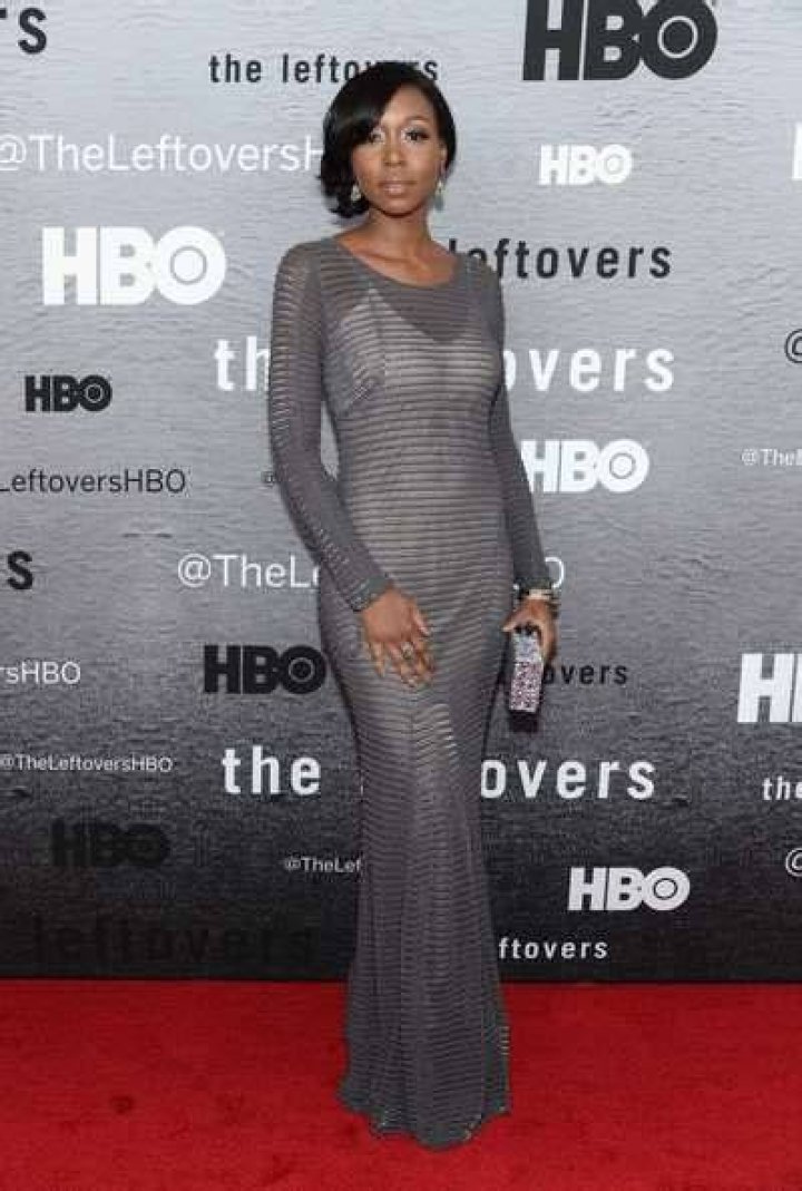 Amanda Warren - Age, Family, Bio