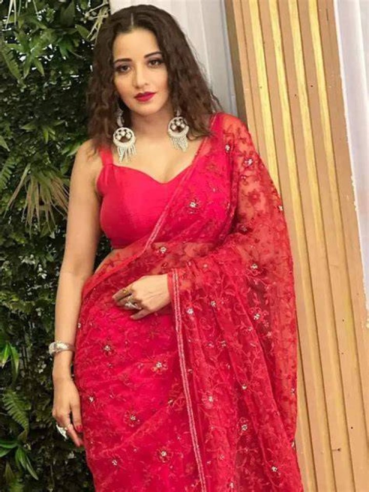 
Amazing dance by actress Antara Biswas in Red Sari 