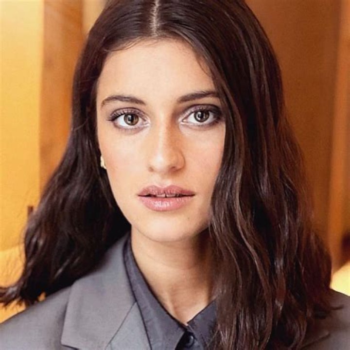 Anya Chalotra Height, Age, Boyfriend, Biography, Wiki, Net Worth