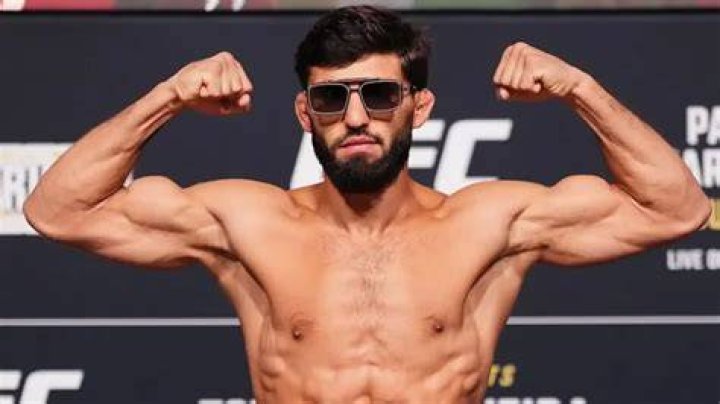 
Arman Tsarukyan Height, Weight, Net Worth, Age, Birthday, Wikipedia, Who, Nationality, Biography 
