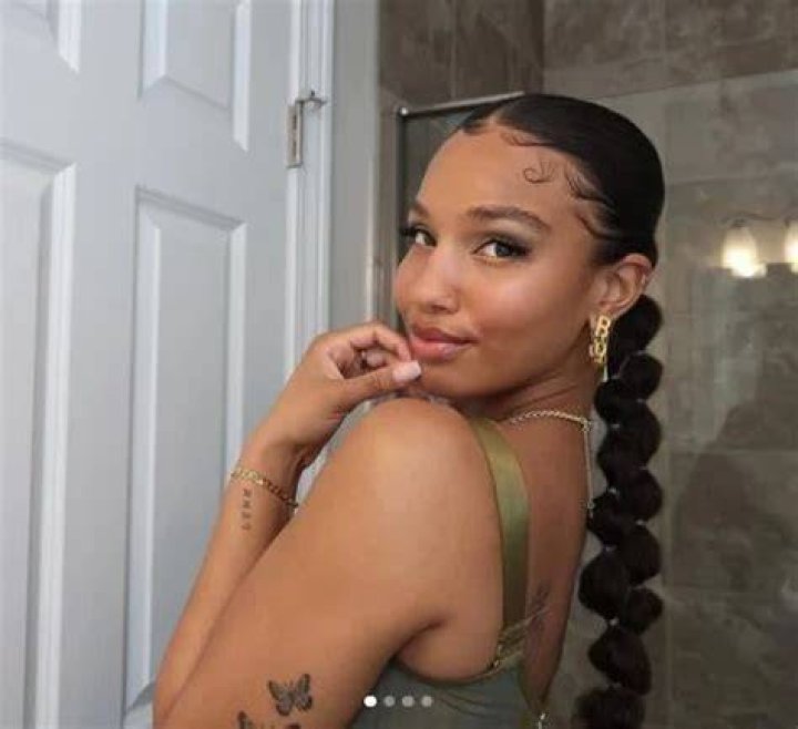 Ashlee West - Age, Family, Bio