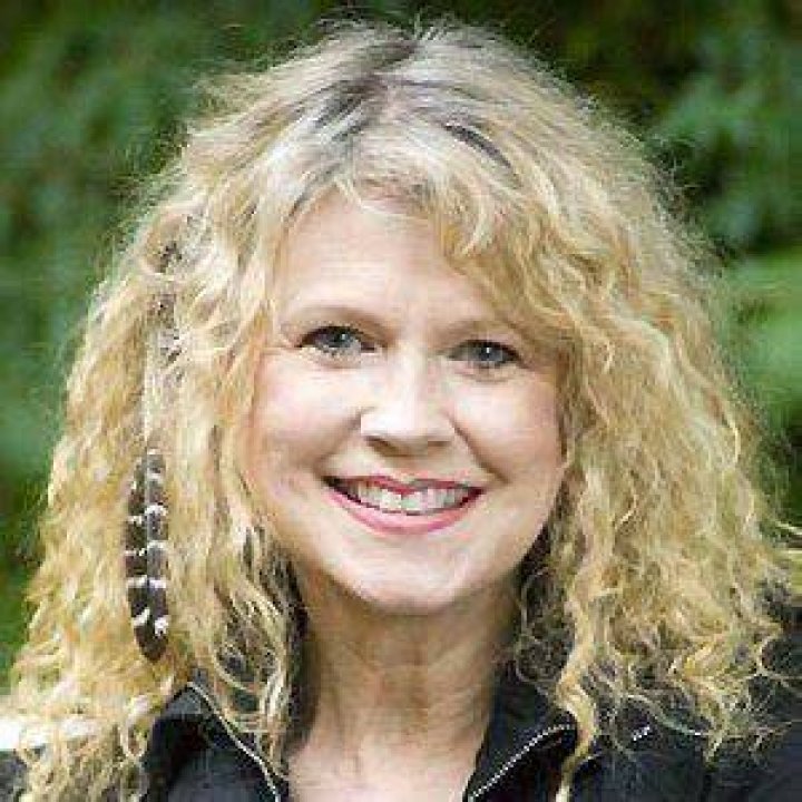 Becky Hobbs - Age, Family, Bio