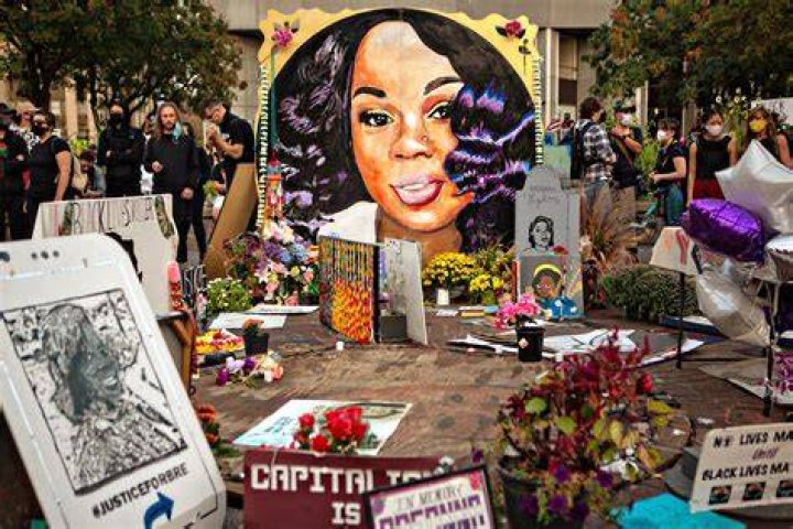 
Breonna Taylor Case: Ex-Louisville Cop Who Misled Judge About Raid Pleads Guilty to Federal Conspiracy Charge 