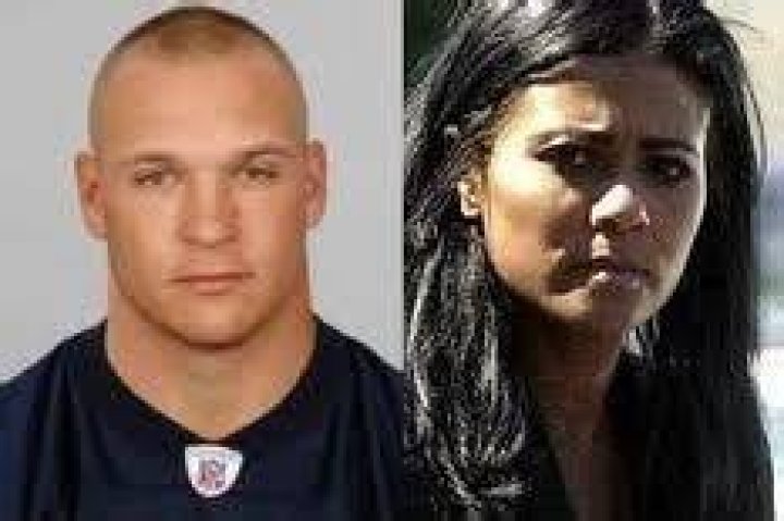 
Brian Urlacher Baby Mama – Meet Tyna Robertson On Instagram 
