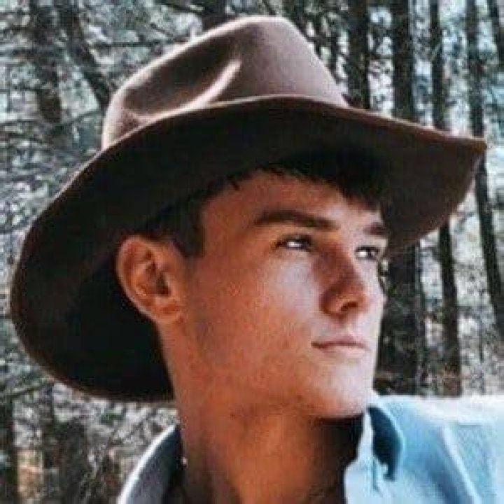 Cameron Tate Hoskins - Age, Family, Bio