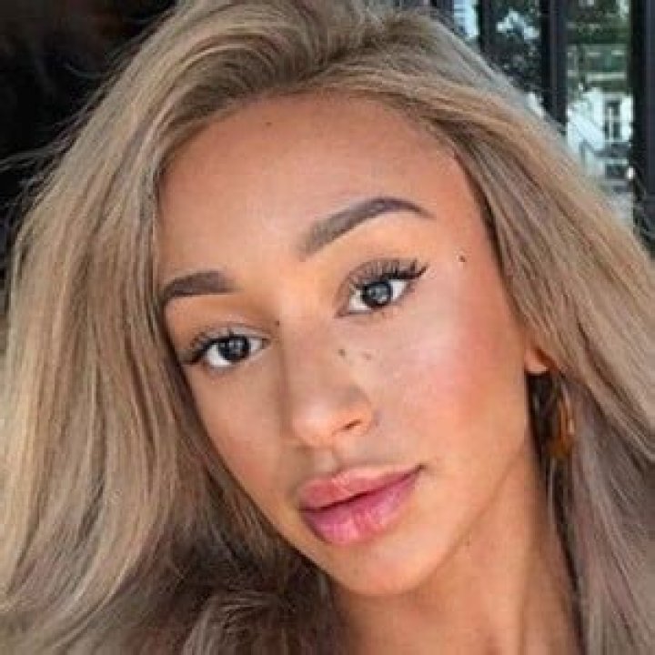 Caro Viee - Age, Family, Bio