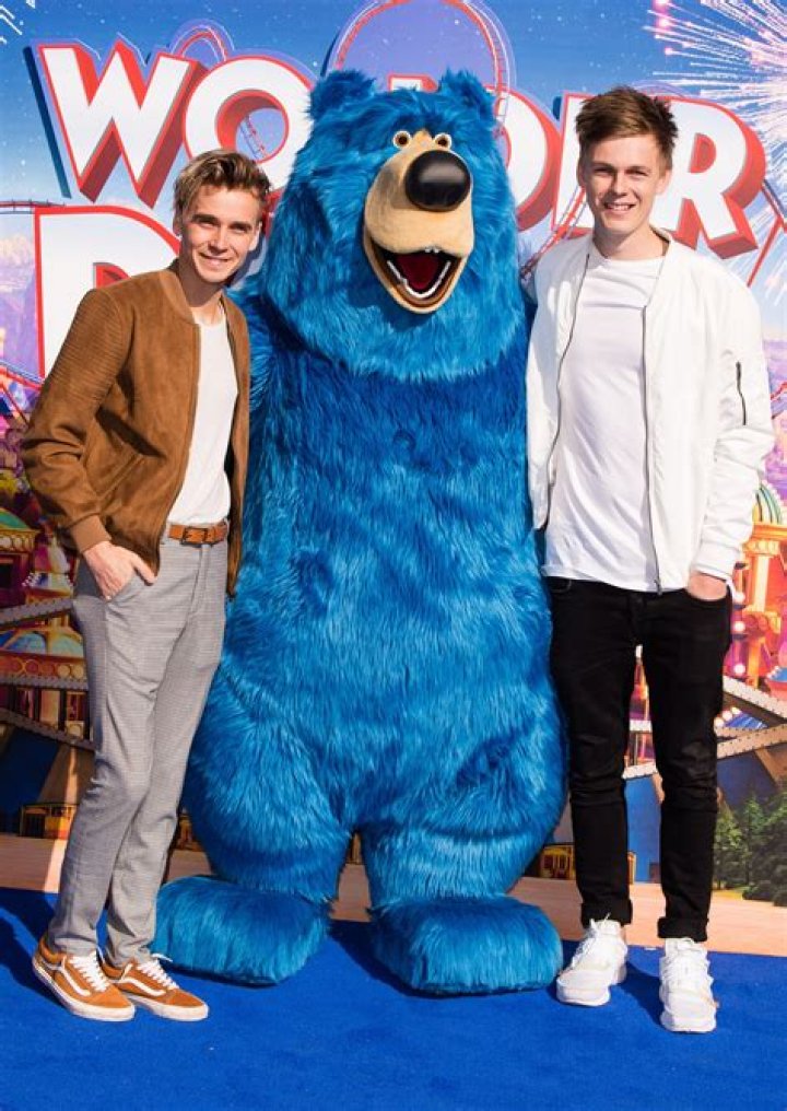 Caspar Lee Wiki, Age, Height, Net Worth, Girlfriend, Is He Gay?