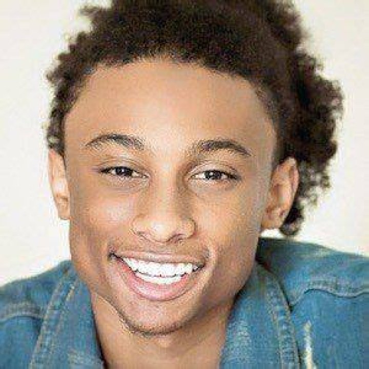 CozywiththeCurls - Age, Family, Bio
