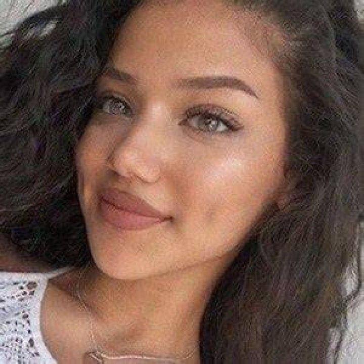Dina Denoire - Age, Family, Bio