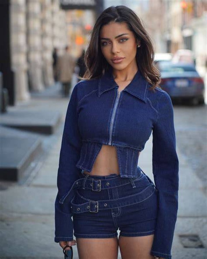 
DINA KHALIL Height, Weight, Net Worth, Age, Birthday, Wikipedia, Who, Nationality, Biography 