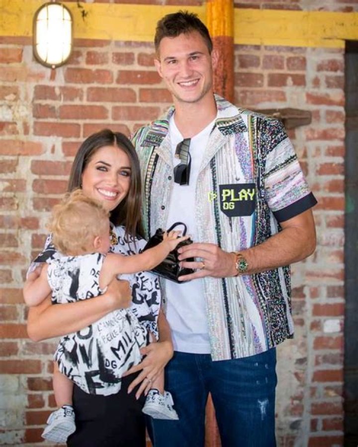 Does Danilo Gallinari Have A Wife? His Family, Net Worth & Facts