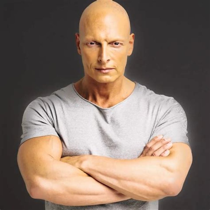 
Does Joseph Gatt Have A Hair Loss Problem? Age Height & Wikipedia Bio 