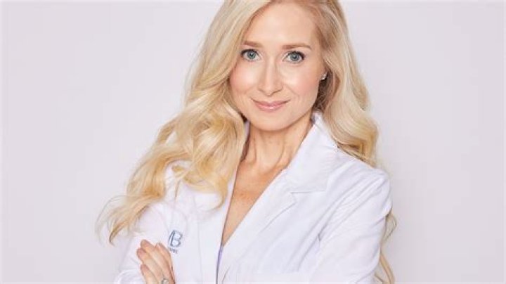 Dr. Whitney Bowe Height, Weight, Net Worth, Age, Birthday, Wikipedia, Who, Instagram, Biography