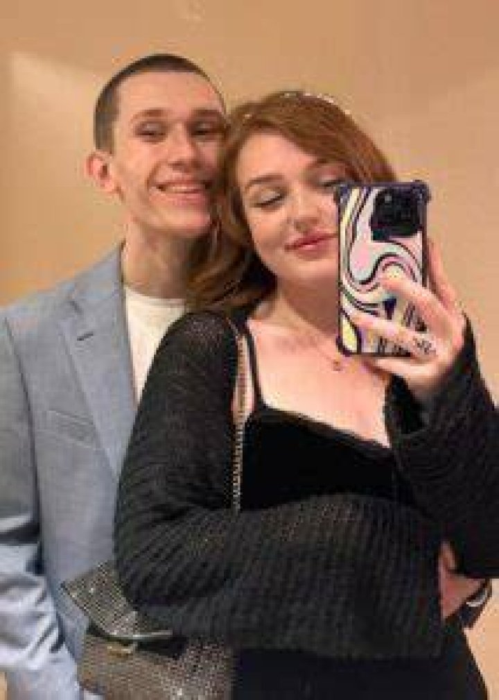 
Eleanor Neale Reveals Her Boyfriend On February 14 Through YouTube Video 