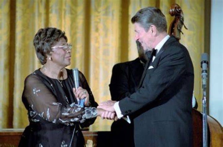 Ella Fitzgerald Height, Weight, Net Worth, Age, Birthday, Wikipedia, Who, Nationality, Biography