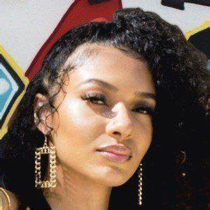 Emaza Dilan - Age, Family, Bio