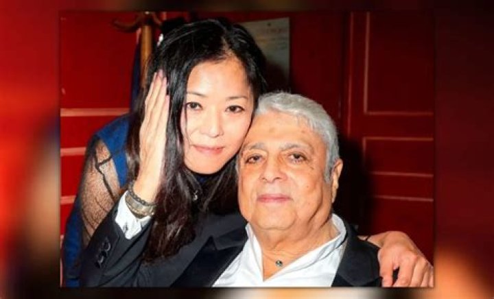 Enrico Macias Et Sa Nouvelle Compagne