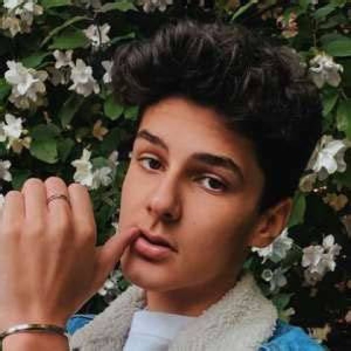 
Enzo Tais-Toi Height, Weight, Net Worth, Age, Birthday, Wikipedia, Who, Nationality, Biography 