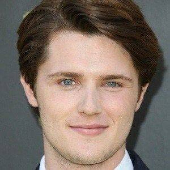 Eugene Simon - Age, Family, Bio
