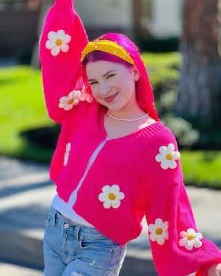 EXCLUSIVE! Kiya Barczyszyn is branching out on her own