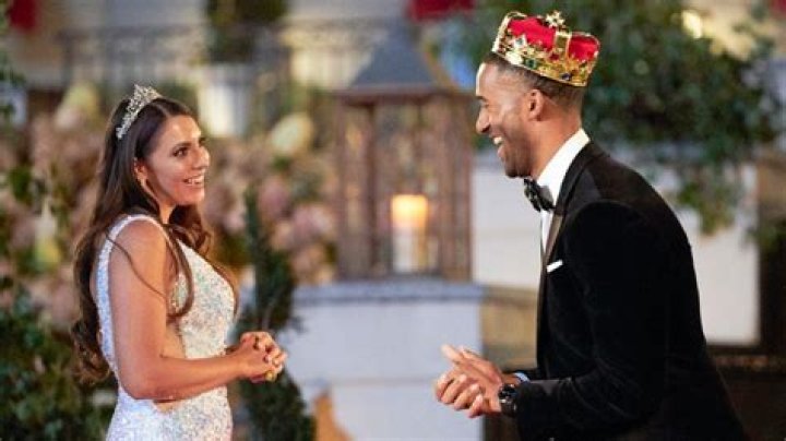 EXPLORE ‘Queen’ Victoria Larson ‘Bachelor’ cast Wiki Facts and Net Worth!!