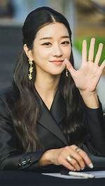 Exploring the Charisma of Seo Ye-Ji: a Rising Star in Entertainment