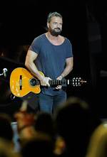 Exploring the Height of Ricardo Arjona