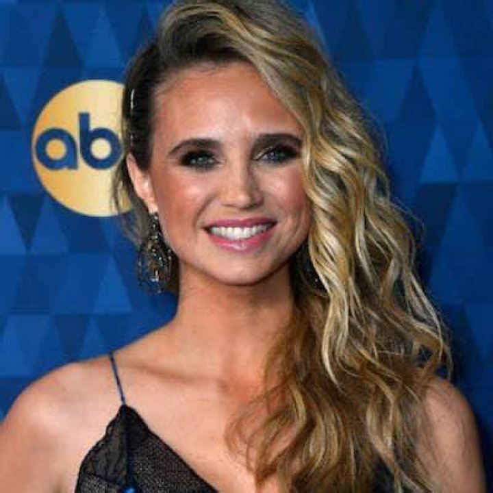 Fiona Victoria Gubelmann Height, Weight, Net Worth, Age, Birthday, Wikipedia, Who, Instagram, Biography
