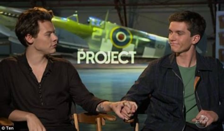 
Fionn Whitehead Girlfriend: Who Is He Dating? Relationship Timeline 