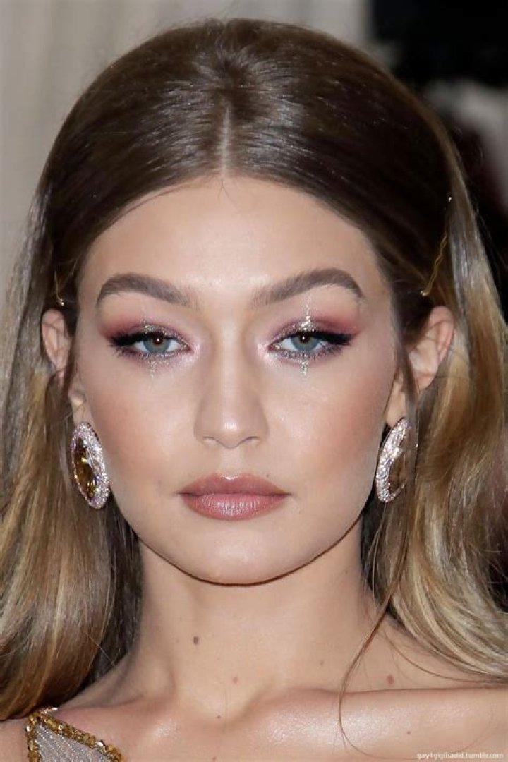 Gigi Hadid - Celebrity