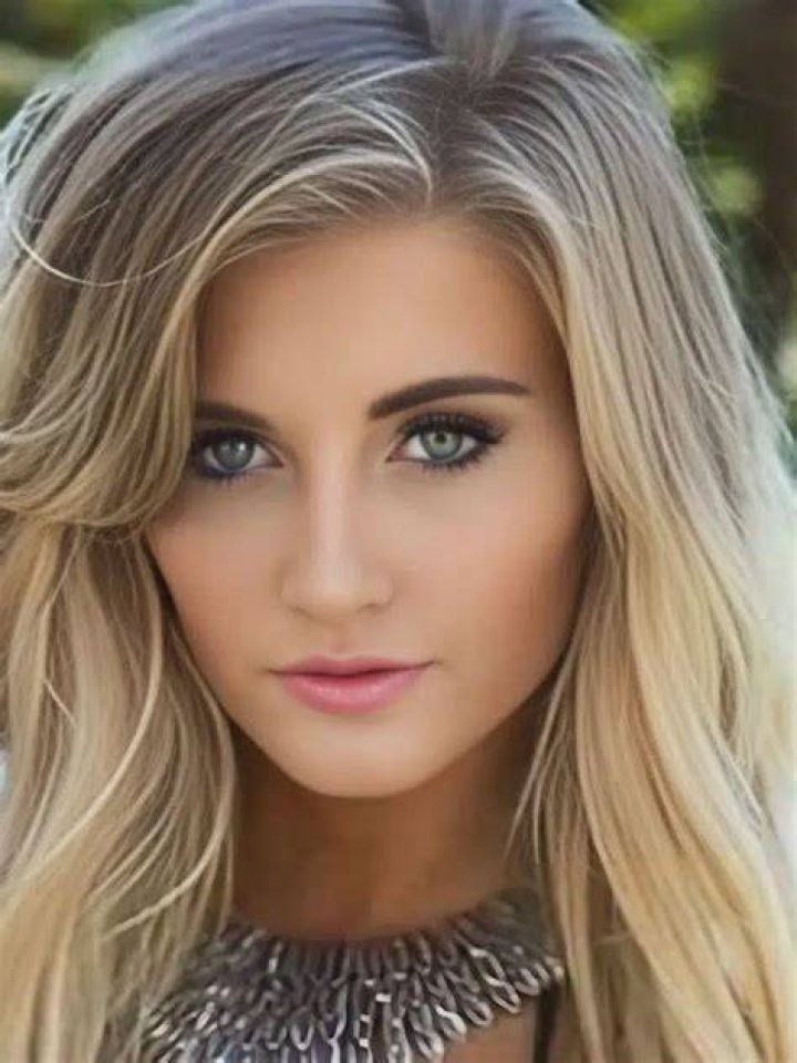 
Grace Carter Height, Age, Boyfriend, Biography, Wiki, Net Worth 