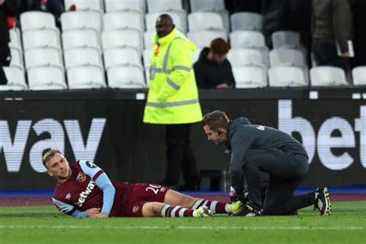 
Hanah Bowen Car Accident Led Injury, Fans Think She Is Limping On The Pitch 