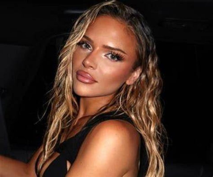Hannah Sanders - Age, Family, Bio