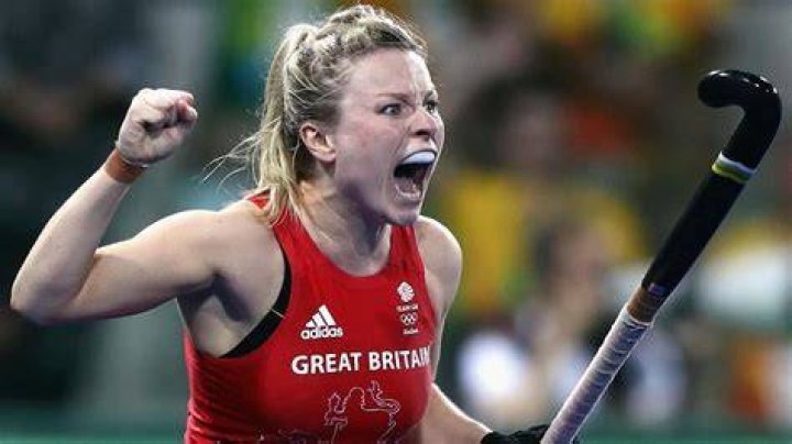 
Hollie Pearne-Webb’s Partner And Family Cheering For Her As Her Field Hockey Gets Gold In Commonwealth 
