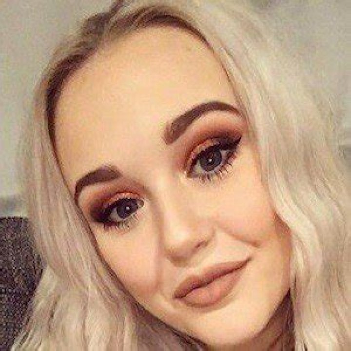 Holly Murray (YouTube Star) - Age, Family, Bio