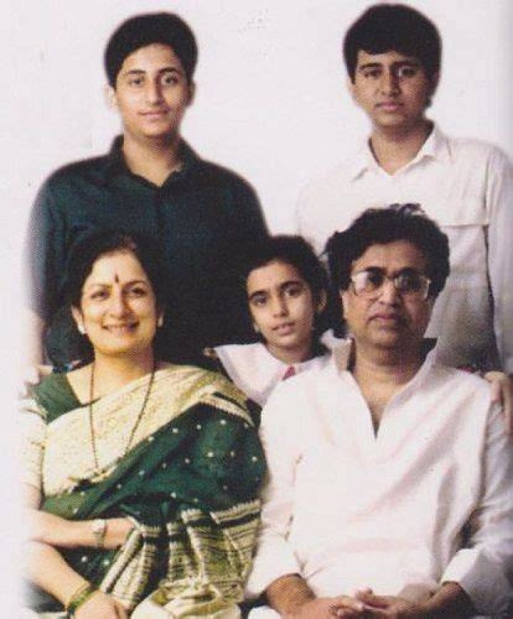 
How Old Is Vaijnath Mangeshkar? Where Is Hridaynath Mangeshkar Son Today? 