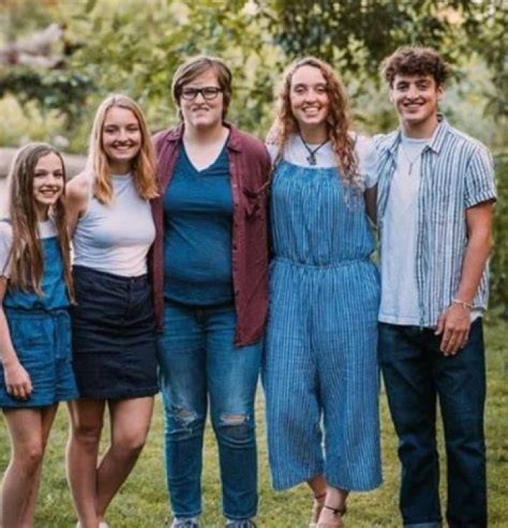 
Is Bambi Benson’s sister present? Names Of Family And Parents 