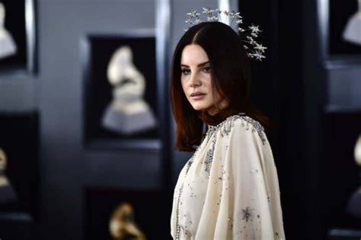 Is Lana Del Rey Gay or Bisexual? What’s Her Sexuality?