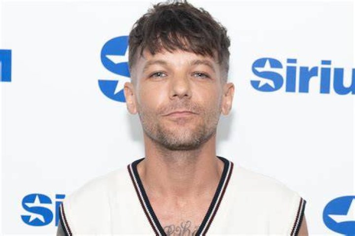 Is Louis Tomlinson Gay or Bi? All About His Gay Rumors