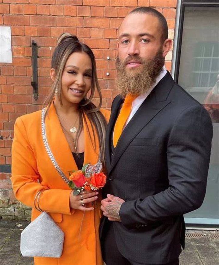 
Is Safiyya Vorajee Pregnant? Ashley Cain Girlfriend Instagram & Age 