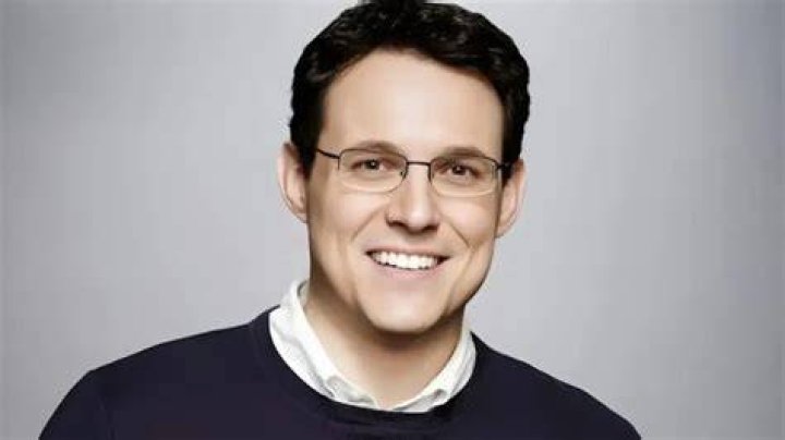 
Is Steve Kornacki Gay? Age, Height, Net Worth 